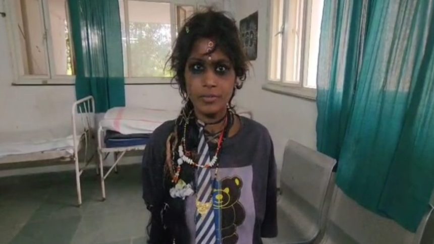 दिनदहाड़े अस्पताल के वार्ड में घुसी महिला, फिर हुआ कुछ ऐसा कि बुलानी पड़ी पुलिस… दिनदहाड़े अस्पताल के वार्ड में घुसी महिला, फिर हुआ कुछ ऐसा कि बुलानी पड़ी पुलिस…