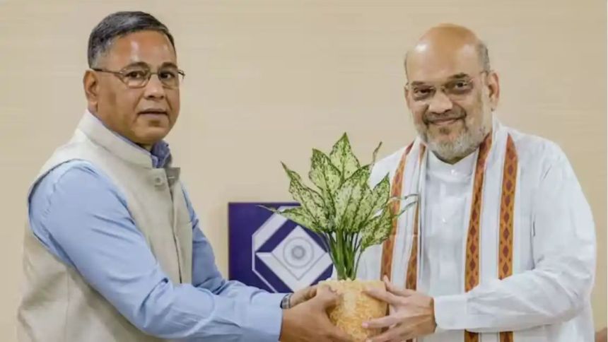 केंद्र सरकार ने ‘सुपरस्पाई’ तपन कुमार डेका को इंटेलिजेंस ब्यूरो प्रमुख के रूप में एक और साल का दिया विस्तार केंद्र सरकार ने ‘सुपरस्पाई’ तपन कुमार डेका को इंटेलिजेंस ब्यूरो प्रमुख के रूप में एक और साल का दिया विस्तार